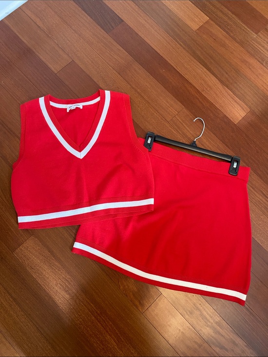 Day + Moon Tops - Red Knit Bandeau Crop Top & mini skirt Set w/White Trim Day + Moon Sz M LIKE NEW